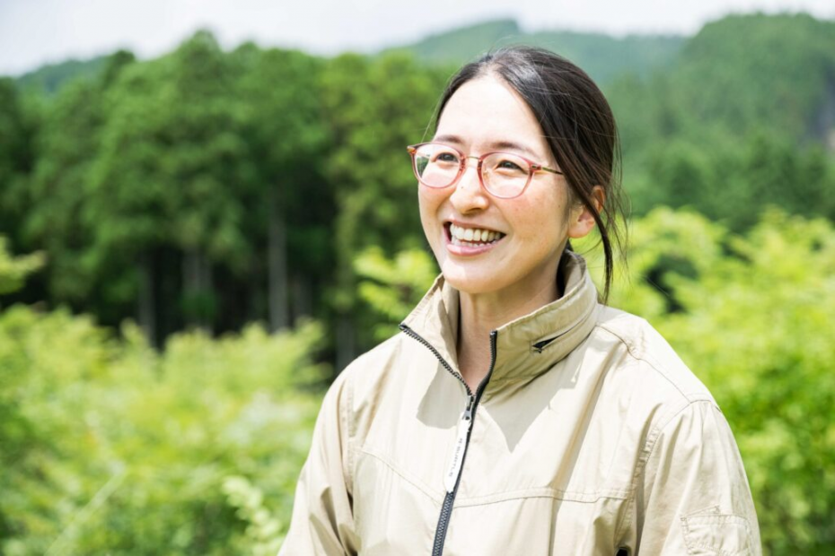 笑顔で話す大村さん