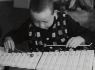 雪かきわけて行く学校で（旧美方町熱田分校）