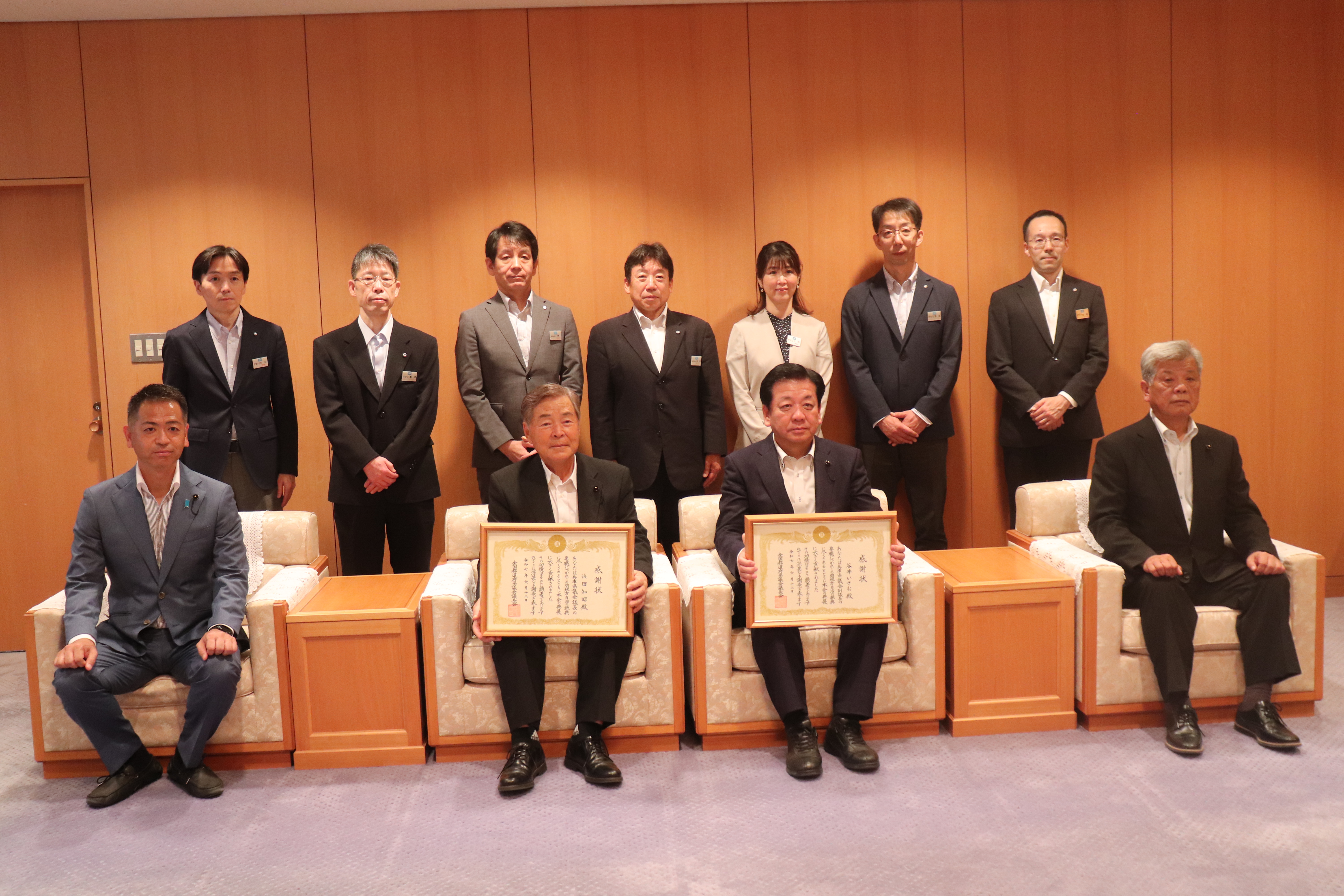 正副議長引継ぎ1