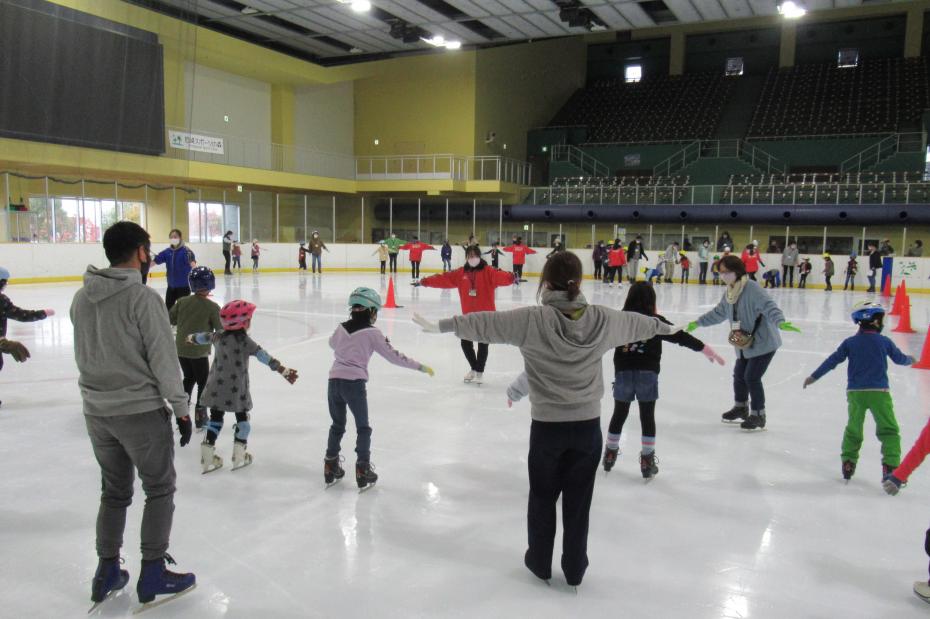 親子ふれあいいきいきわくわくアイススケート体験