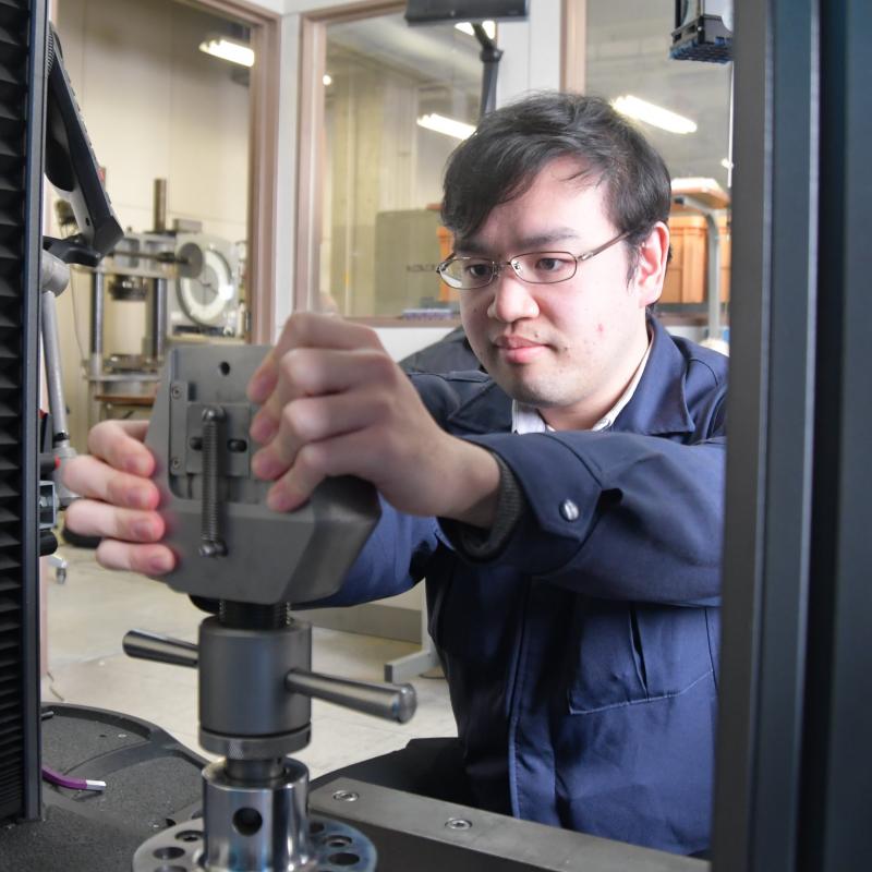 産業技術職吉岡さん