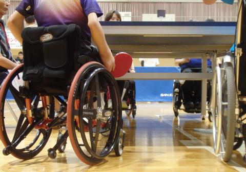 車いすで行う卓球