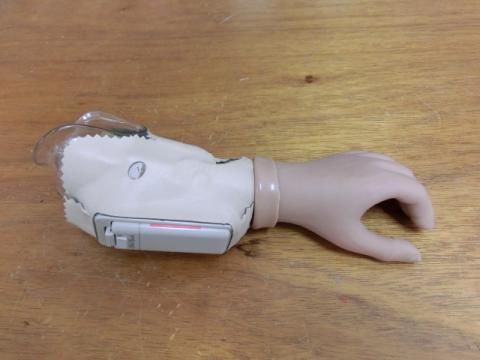 小児用筋電義手