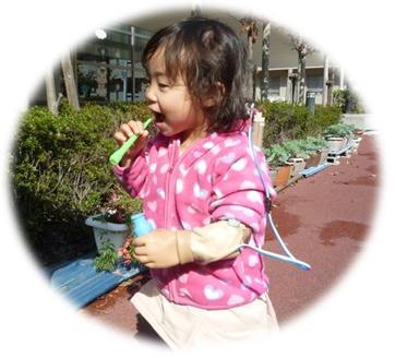 小児筋電義手ユーザーの女の子