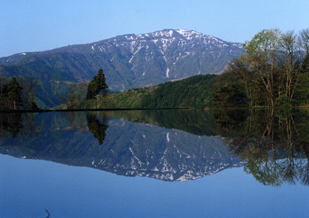 別宮（逆さ氷ノ山）